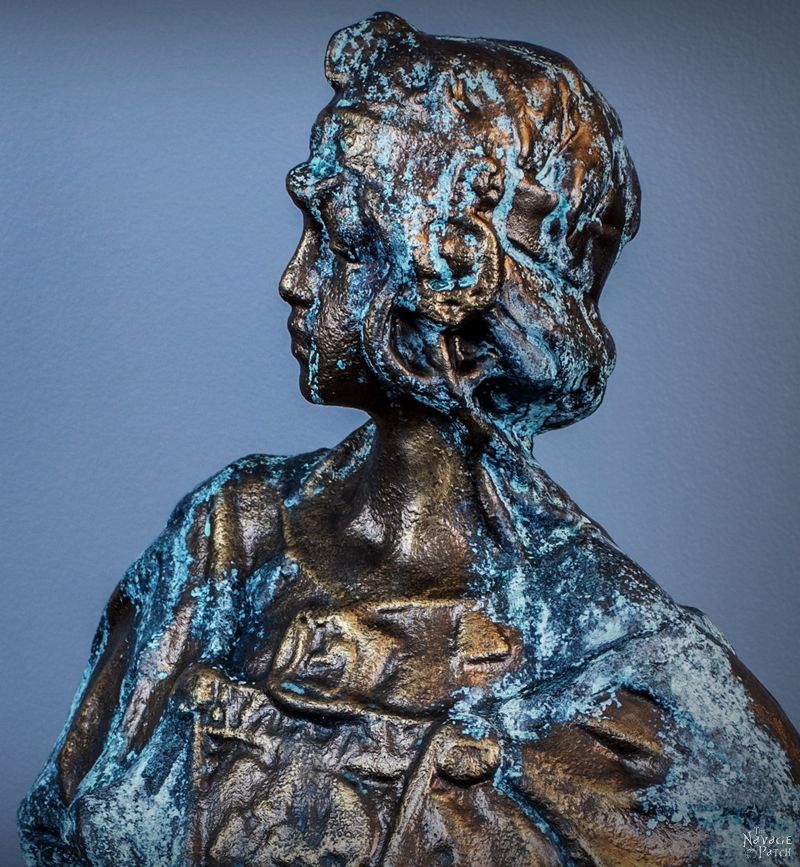 How To Create Faux Patina {Oxidized Bronze Finish Tutorial} | DIY garden decor | Bronze bust with faux patina | Updating an old ceramic bust with Modern Masters reactive paint | How to work with Modern Masters reactive paint | English gardens | Painted home decor | TheNavagePatch.com