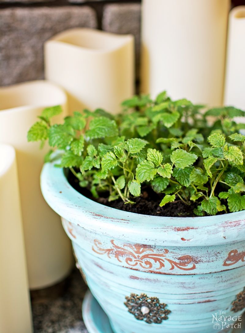 DIY flower pot makeover with homemade chalk paint | Painted, stenciled and distressed terracotta planters | Planter makeover with DIY chalk paint | Wet distressing method | #TheNavagePatch #DIY #Garden #Upcycle #ChalkPaint | Free paint color code | TheNavagePatch.com