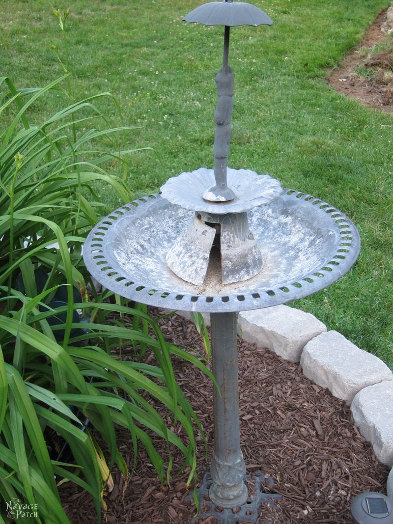 DIY Bird Bath | How to make a bird bath | How to keep your bird bath algae free | How to prevent algae growth | Simple upcycled garden and backyard decor | DIY garden and backyard decor | Homemade bird bath | #TheNavagePatch #Garden #DIY #Backyard #Upcycled #Repurposed | TheNavagePatch.com