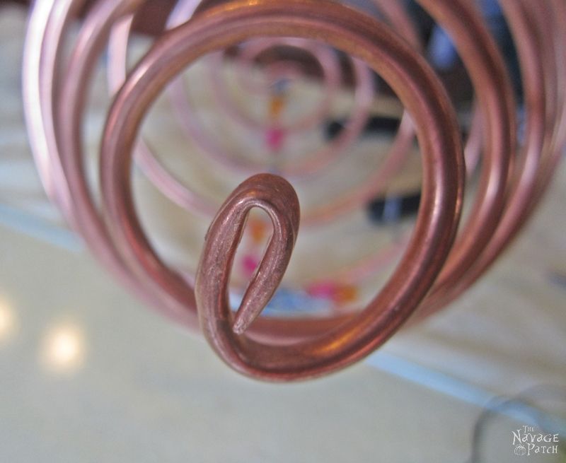 Coiled Copper Wind Chime | DIY wind chime | How make a spiral wind chime from copper | DIY garden decor | Easy & bugdet crafts | Upcycled garden decor | Dollar Store crafts | TheNavagePatch.com