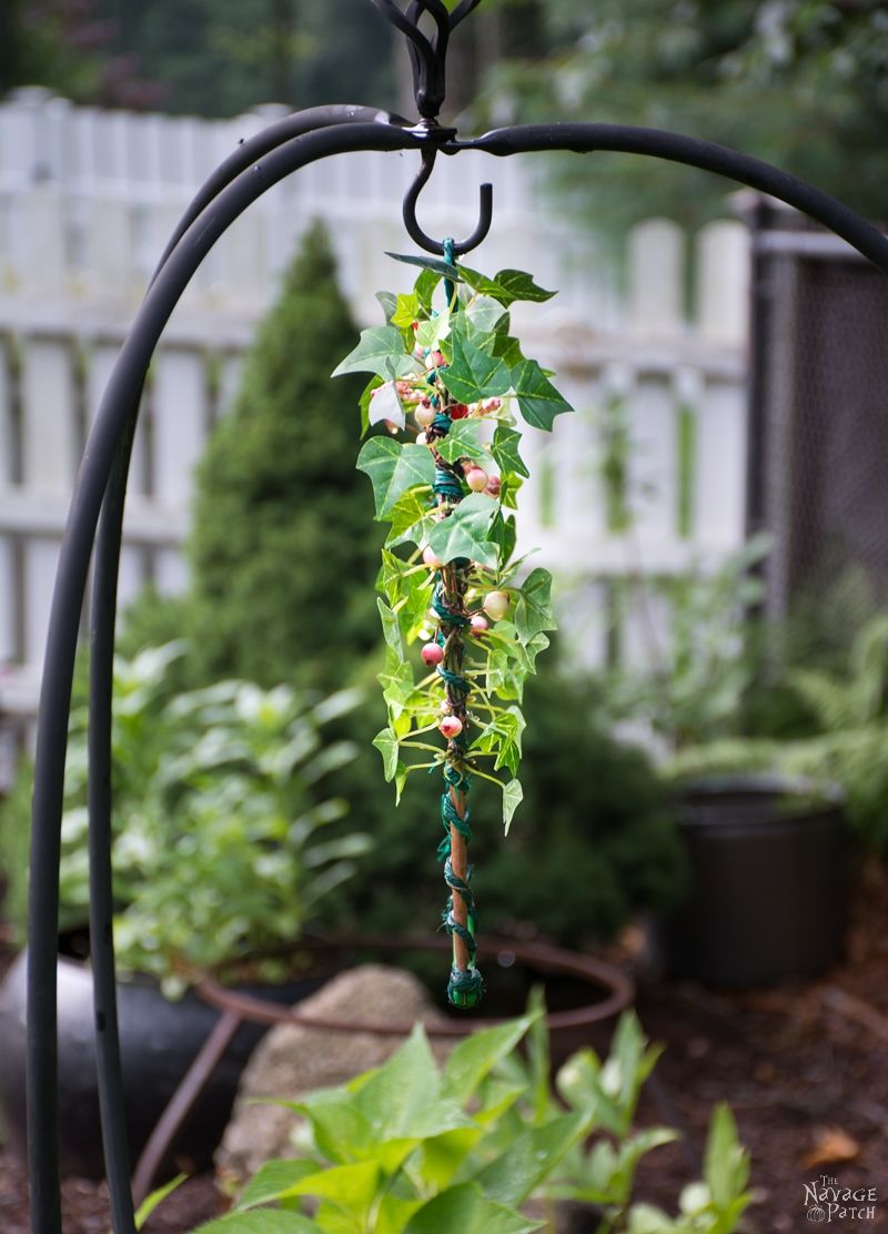 DIY Hummingbird Perch | How to make a hummingbird swing from copper pipe | How to attract hummingbirds | Upcycled copper pipe | Repurposed pipe | Easy garden diy | #TheNavagePatch #DIY #gardens #upcycled #repurposed #hummingbird #garden #easydiy | TheNavagePatch.com