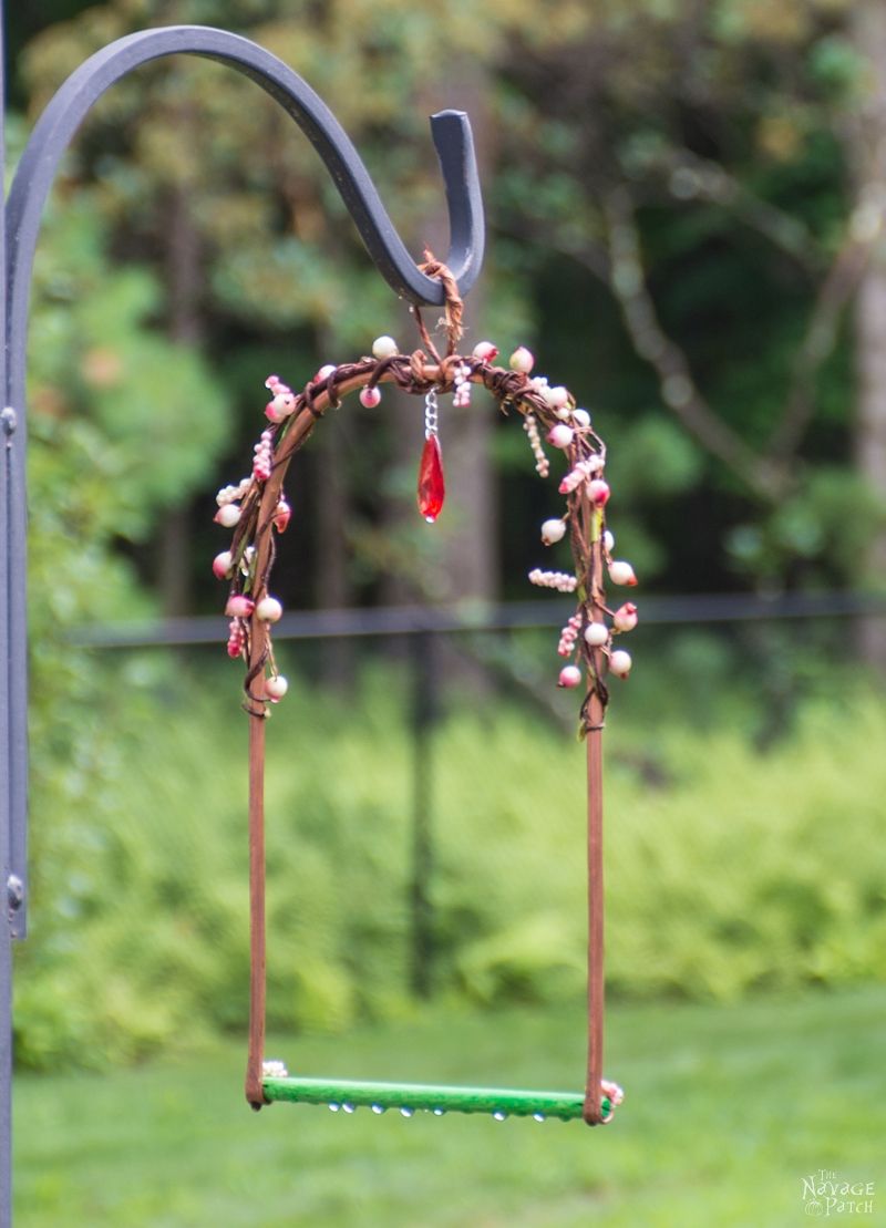 DIY Hummingbird Perch | How to make a hummingbird swing from copper pipe | How to attract hummingbirds | Upcycled copper pipe | Repurposed pipe | Easy garden diy | #TheNavagePatch #DIY #gardens #upcycled #repurposed #hummingbird #garden #easydiy | TheNavagePatch.com