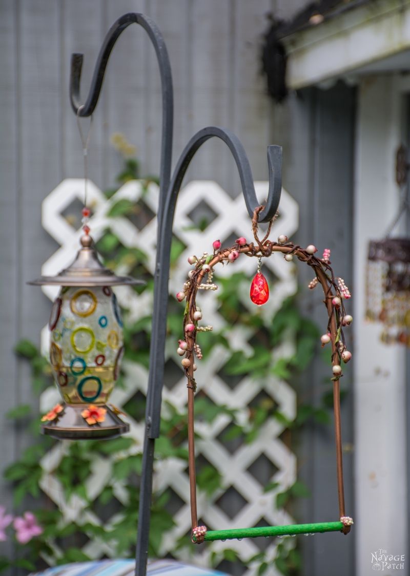 DIY Hummingbird Perch | How to make a hummingbird swing from copper pipe | How to attract hummingbirds | Upcycled copper pipe | Repurposed pipe | Easy garden diy | #TheNavagePatch #DIY #gardens #upcycled #repurposed #hummingbird #garden #easydiy | TheNavagePatch.com