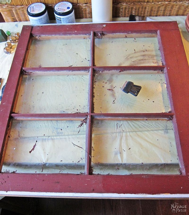 Old Window Makeover With Crackled Paint Finish | How to apply crackle paint | DIY chalk paint recipe | How to paint a window | How to test for lead | Lead paint test | Turning an old window to picture frame | #TheNavagePatch #crackledpaint #DIYchalkpaint #howto #paintedfurniture #upcycled #repurposed #easydiy #cracklepaint #chippedpaint #patina #homedecor #shabbychic | TheNavagePatch.com