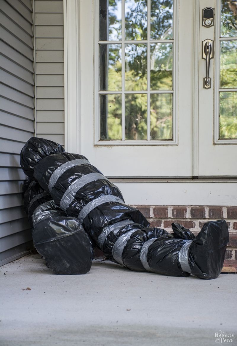 Bagged Bodies: A Life-Size Halloween Prop | DIY Halloween decor | Easy & budget crafts | DIY Life-size Halloween prop | Spooky and gothic decor | Upcycled Halloween decor | TheNavagePatch.com