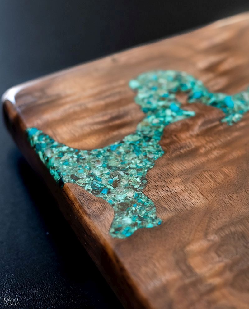 DIY Turquoise Inlay Cheese Board | Handmade cutting board | How to make a cutting board | How to inlay turquoise stone | How to crush turquoise for inlay | How to apply food safe varnish | #TheNavagePatch #diy #tutorial #cuttingboard #turquoise #kitchen #homedecor #DIYhomedecor #woodworking #easyentertaining #cheeseboardideas | TheNavagePatch.com