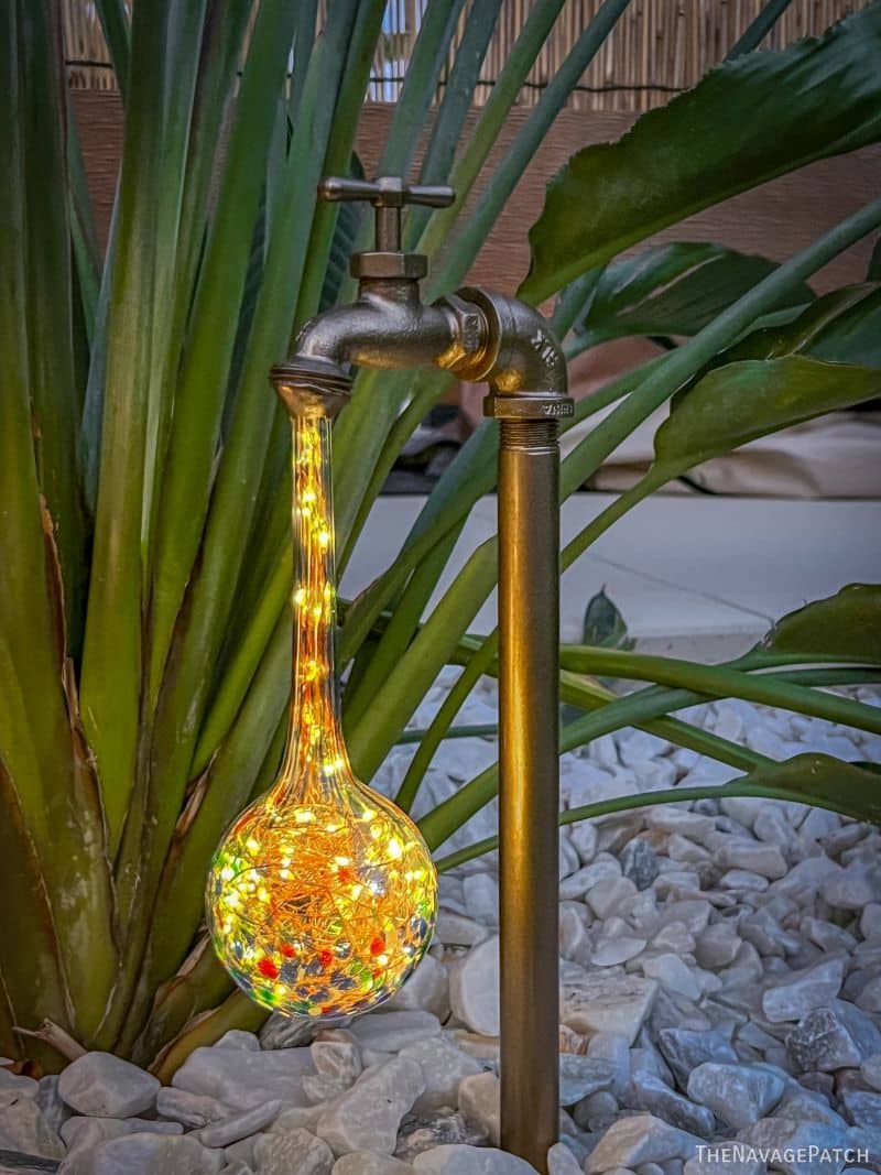 DIY Waterdrop Solar Lights by TheNavagePatch.com
