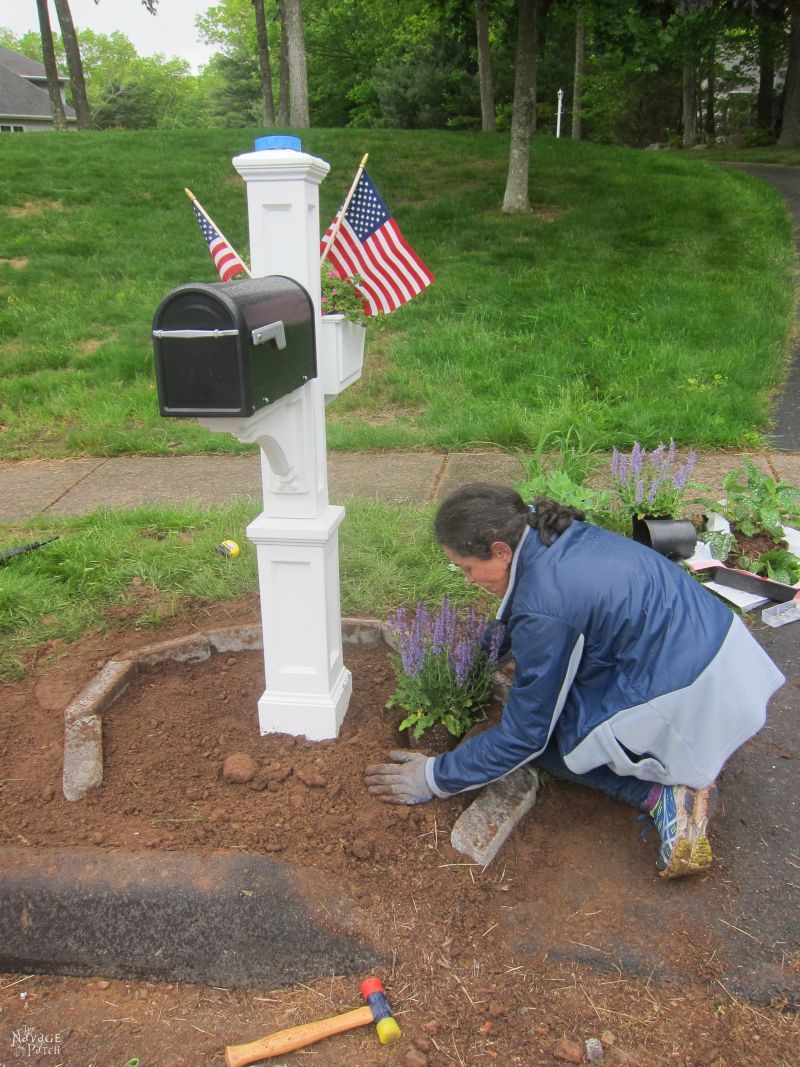 Mailbox Makeover | DIY mailbox and post installation | How to install a mailbox | How to increase curb appeal in a budget | How to remove your old mailbox | DIY mailbox landscape | #TheNavagePatch #curbappeal #DIY #tutorial #HowTo #mailbox #garden #landscaping | TheNavagePatch.com
