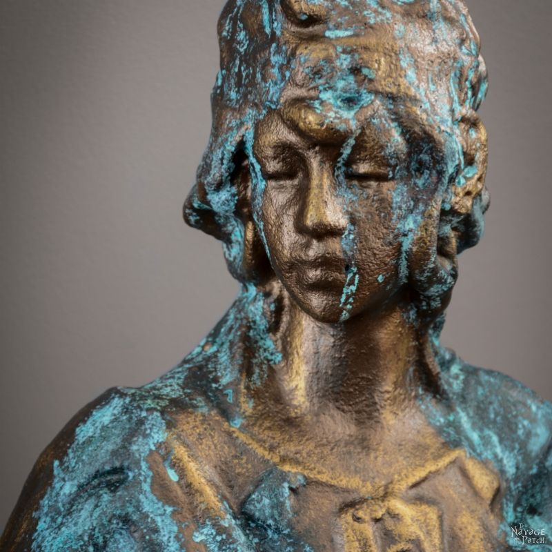 How To Create Faux Patina {Oxidized Bronze Finish Tutorial} | DIY garden decor | Bronze bust with faux patina | Updating an old ceramic bust with Modern Masters reactive paint | How to work with Modern Masters reactive paint | English gardens | Painted home decor | TheNavagePatch.com