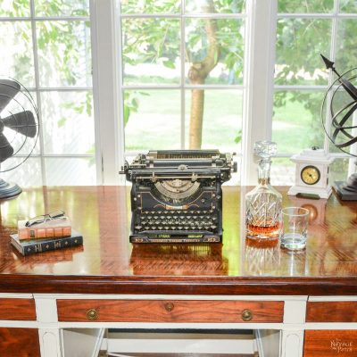 Vintage Desk Makeover | Refurbished desk | Diy chalk paint recipe | How to create a shiny desk top| How to shine old wood | Diy furniture makeover and woodworking | Homemade chalk paint recipe | Before & After | TheNavagePatch.com