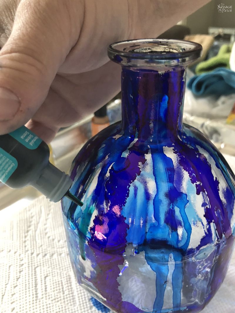 Alcohol Ink Bottle Lights | How paint glass with alcohol ink | How to use alcohol ink | DIY bottle lights | Repurposed bottle decoration | Painted bottle lights | Alcohol ink tutorial | #TheNavagePatch #DIY #easydiy #alcoholink #tutorial #Upcycled #Repurposed #gardenlights #Bottlecrafts #Upcycledbottle #HomeDecor #diycrafts #outdoors #summerdecor | TheNavagePatch.com