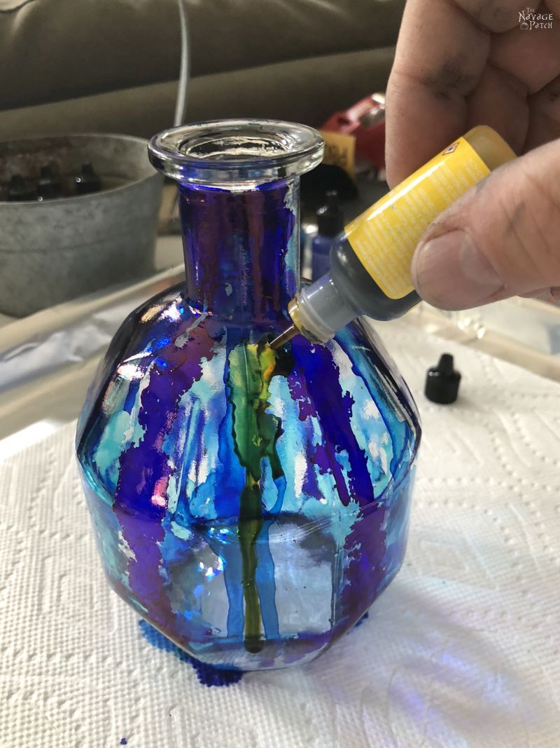 Alcohol Ink Bottle Lights | How paint glass with alcohol ink | How to use alcohol ink | DIY bottle lights | Repurposed bottle decoration | Painted bottle lights | Alcohol ink tutorial | #TheNavagePatch #DIY #easydiy #alcoholink #tutorial #Upcycled #Repurposed #gardenlights #Bottlecrafts #Upcycledbottle #HomeDecor #diycrafts #outdoors #summerdecor | TheNavagePatch.com