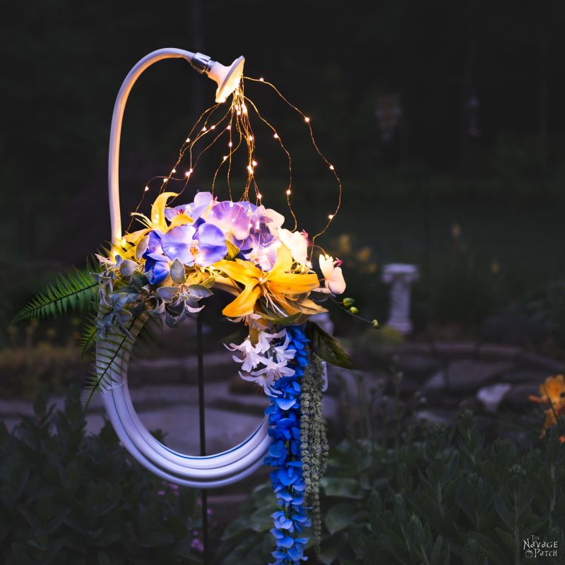 Lighted Garden Hose Wreath | DIY lighted summer wreath | Garden hose watering lights | Repurposed garden shed decor | Upcycled backyard decor | Summer wreath with fairy lights | #TheNavagePatch #GardenShed #garden #DIY #gardendecor #Upcycled #Repurposed #summerwreath #gardenart #diycrafts #Porchdecor #backyard #easydiy #outdoors #summerlife | TheNavagePatch.com