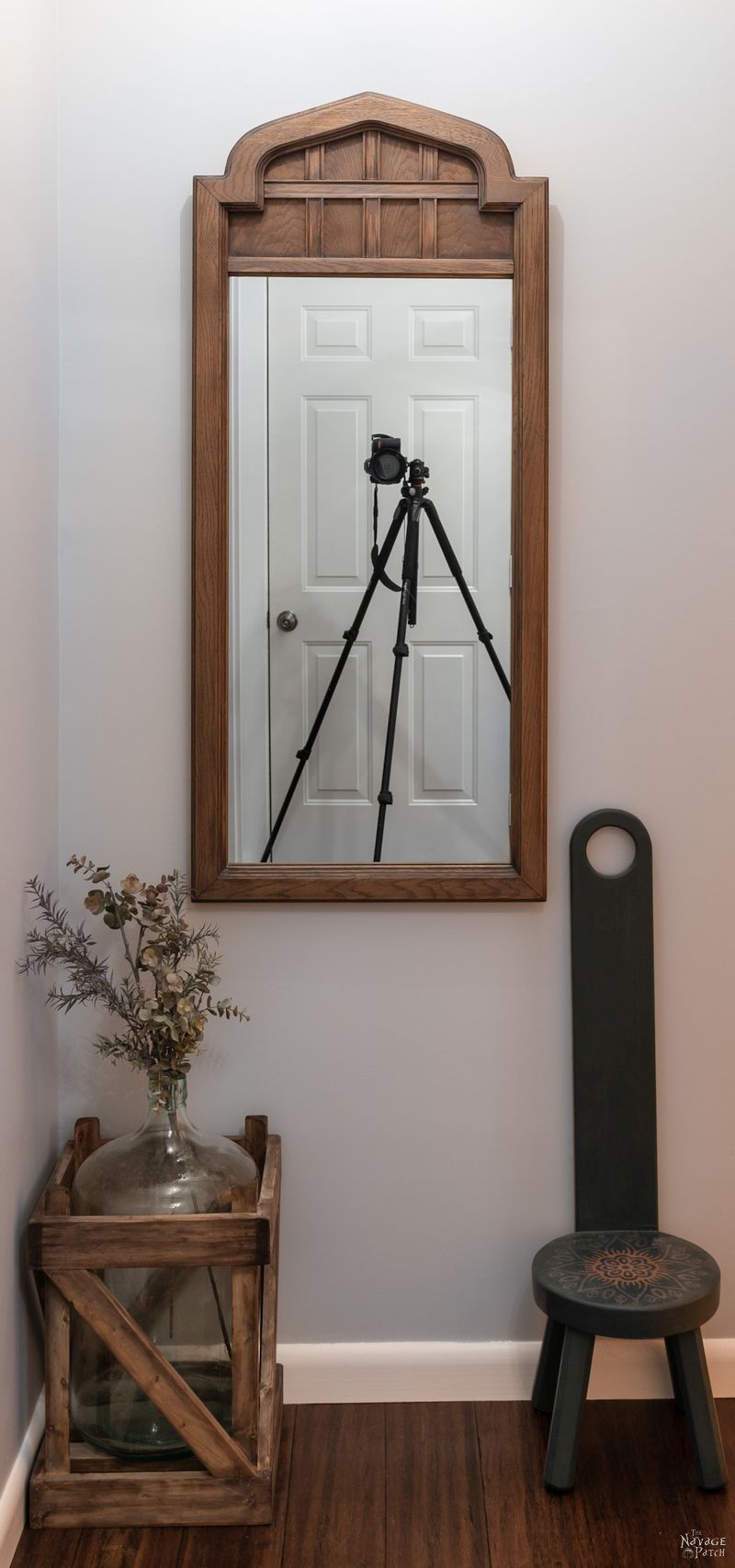 Arched Mirror Makeover | How to get weathered look using stain | Large mirror frame makeover | How to get the aged wood look with stain | How to create a rustic look with wood stain | DIY Mirror makeover | #TheNavagePatch #Furnituremakeover #HowTo #diy #homedecor #farmhouse #archedmirror #mirror #weathered | TheNavagePatch.com