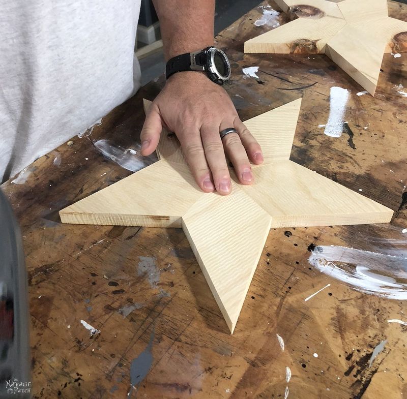 DIY Rustic Wood Stars and Star Lights with free template | How to make a wooden star the quick and easy way | Simple DIY Christmas star decor with lights | Free printable star pattern and star template | #TheNavagePatch #DIY #freeprintable #Christmas #Holidaydecor #DIYChristmas #Christmascrafts #easydiy #Christmaslights #DIYHomedecor #Holidays #starrylights | TheNavagePatch.com