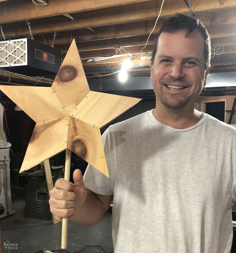 DIY Rustic Wood Stars and Star Lights with free template | How to make a wooden star the quick and easy way | Simple DIY Christmas star decor with lights | Free printable star pattern and star template | #TheNavagePatch #DIY #freeprintable #Christmas #Holidaydecor #DIYChristmas #Christmascrafts #easydiy #Christmaslights #DIYHomedecor #Holidays #starrylights | TheNavagePatch.com