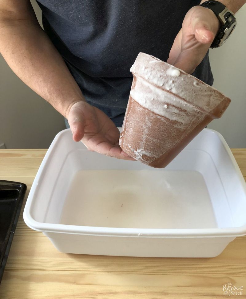 terra cotta pot aged with baking soda