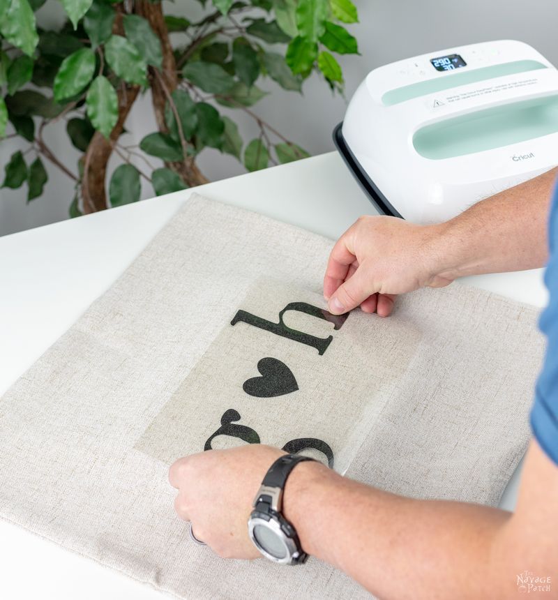 DIY Iron-On vinyl Pillow | TheNavagePatch.com