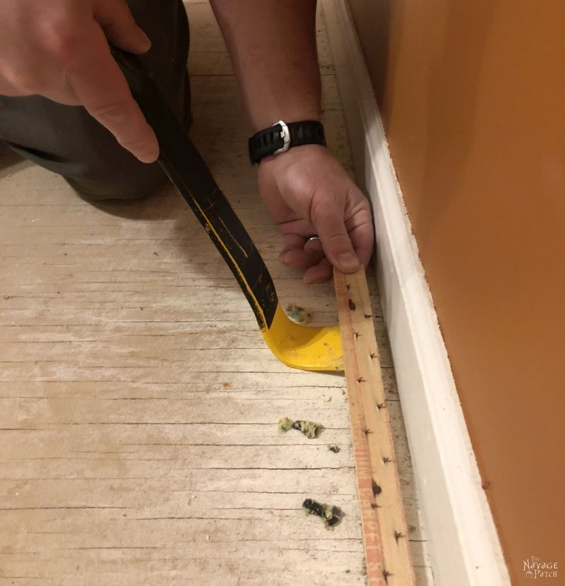 how to remove carpet tack strips