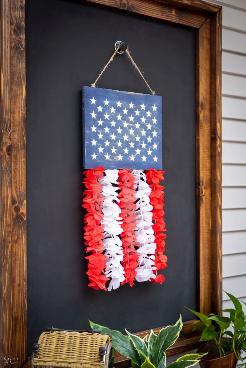 DIY Patriotic Door Hanger | TheNavagePatch.com