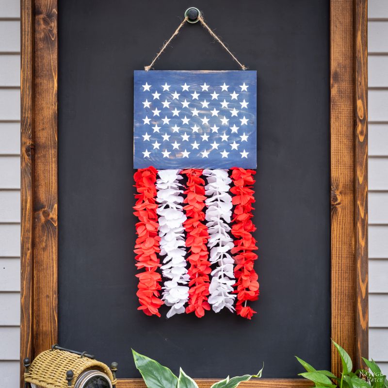 DIY Patriotic Door Hanger | TheNavagePatch.com