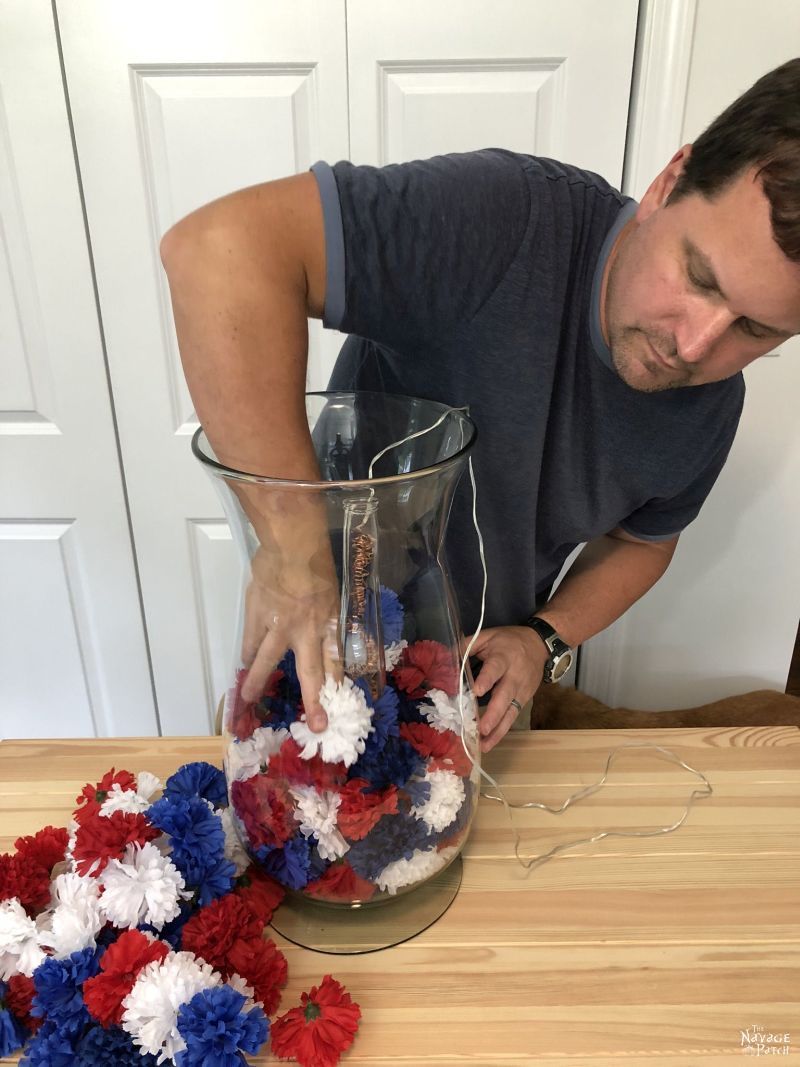 making a 5 minute fourth of july decor with dollar store flowers