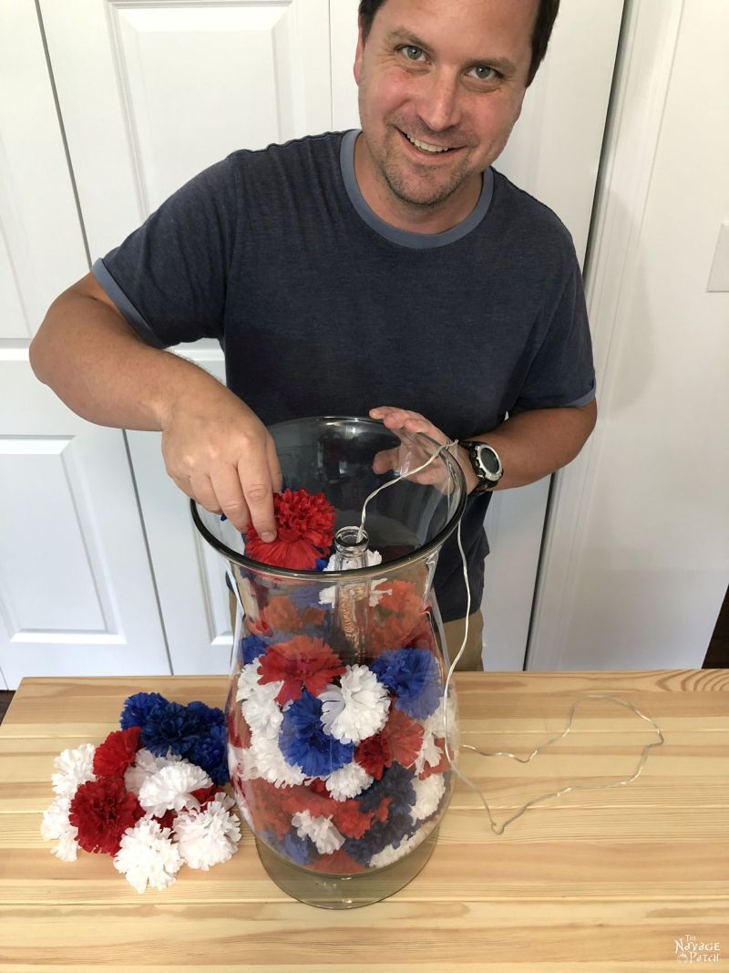 making a 5 minute fourth of july decor with dollar store flowers