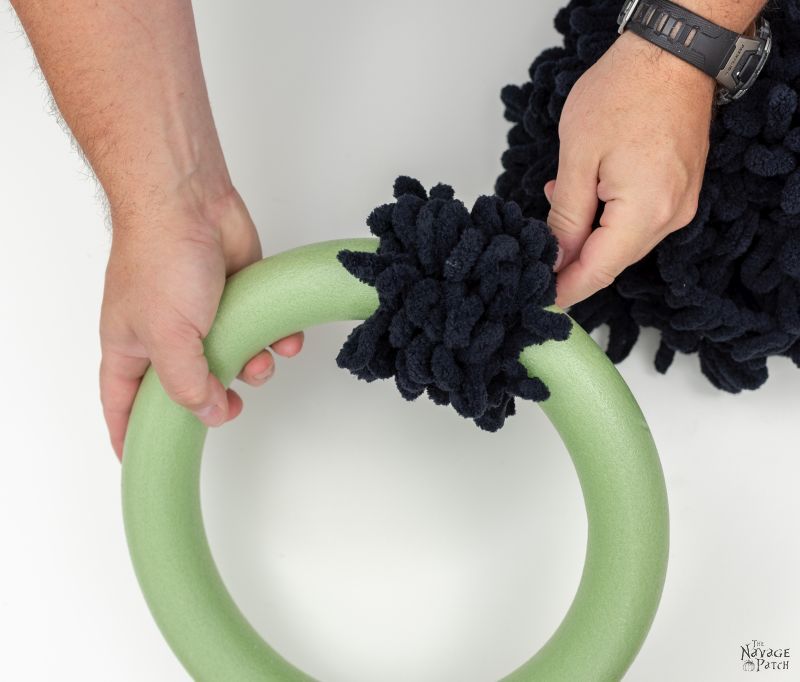 making a diy spider wreath with loop yarn