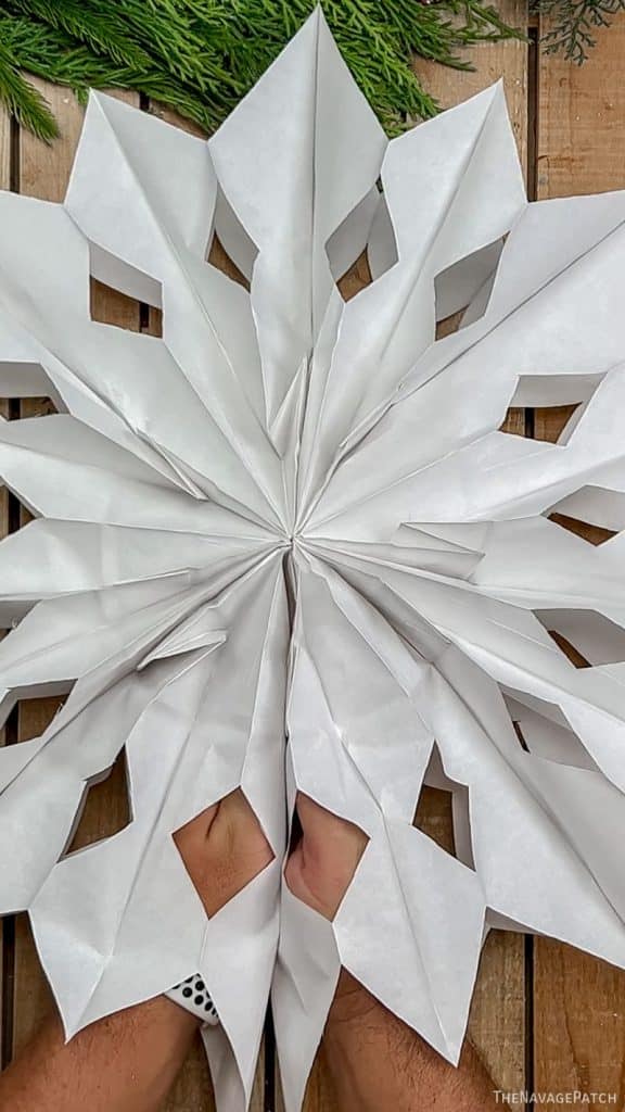How to Make Easy Light Up Paper Snowflakes