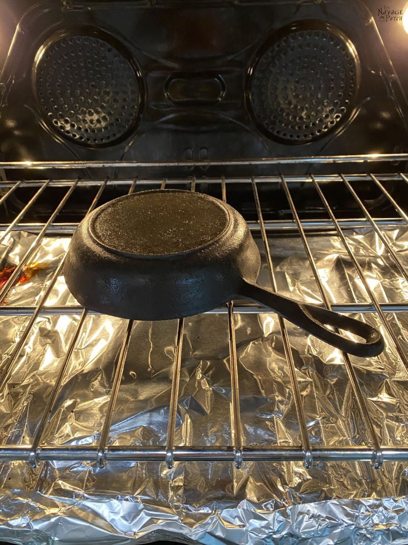 how to season a cast iron pan