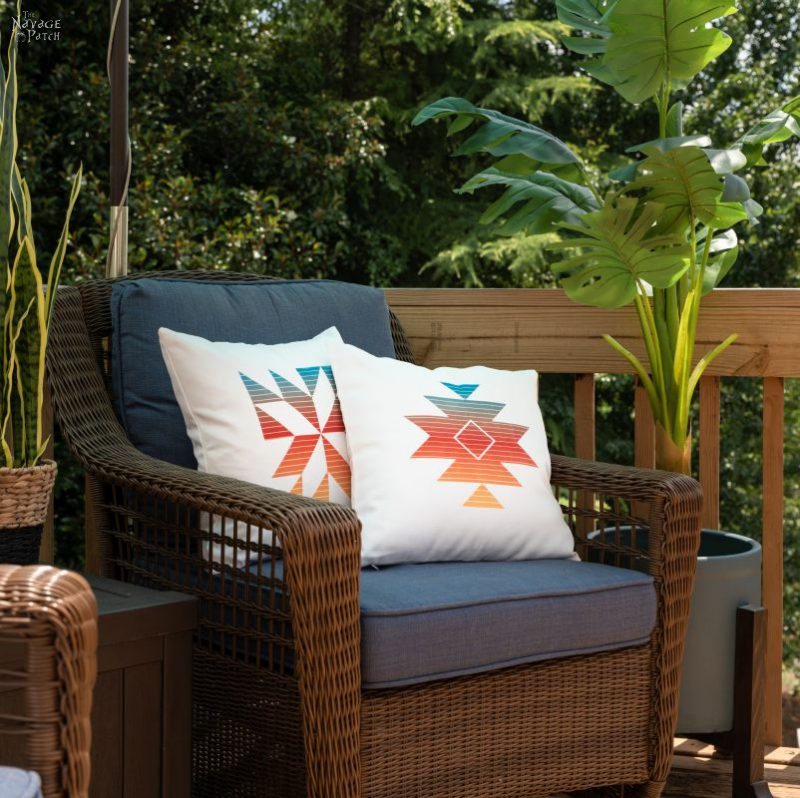 DIY Outdoor Pillows - TheNavagePatch.com