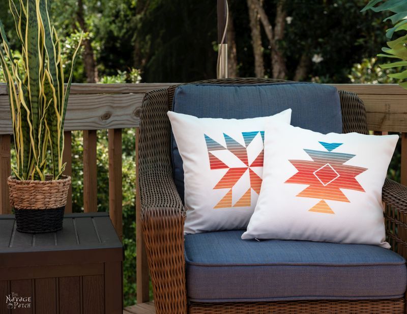 DIY Outdoor Pillows - TheNavagePatch.com
