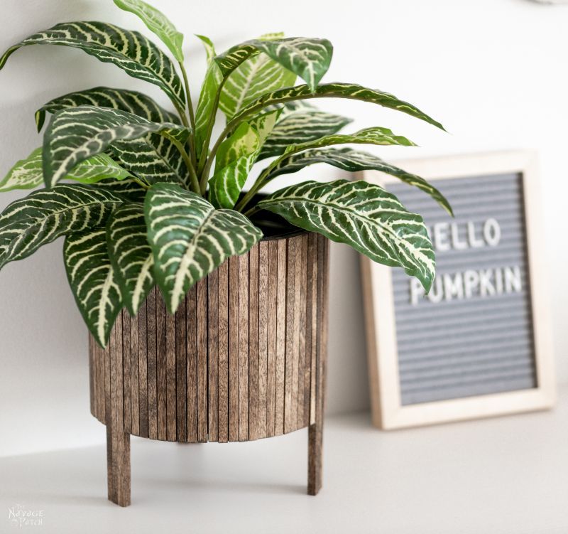 DIY Wood Dowel Planter - TheNavagePatch.com