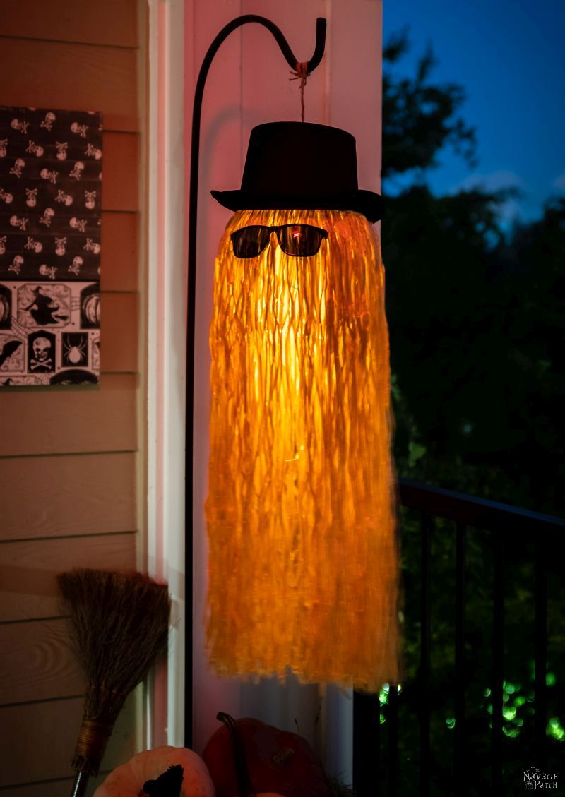 DIY Cousin Itt Pathway Light - TheNavagePatch.com