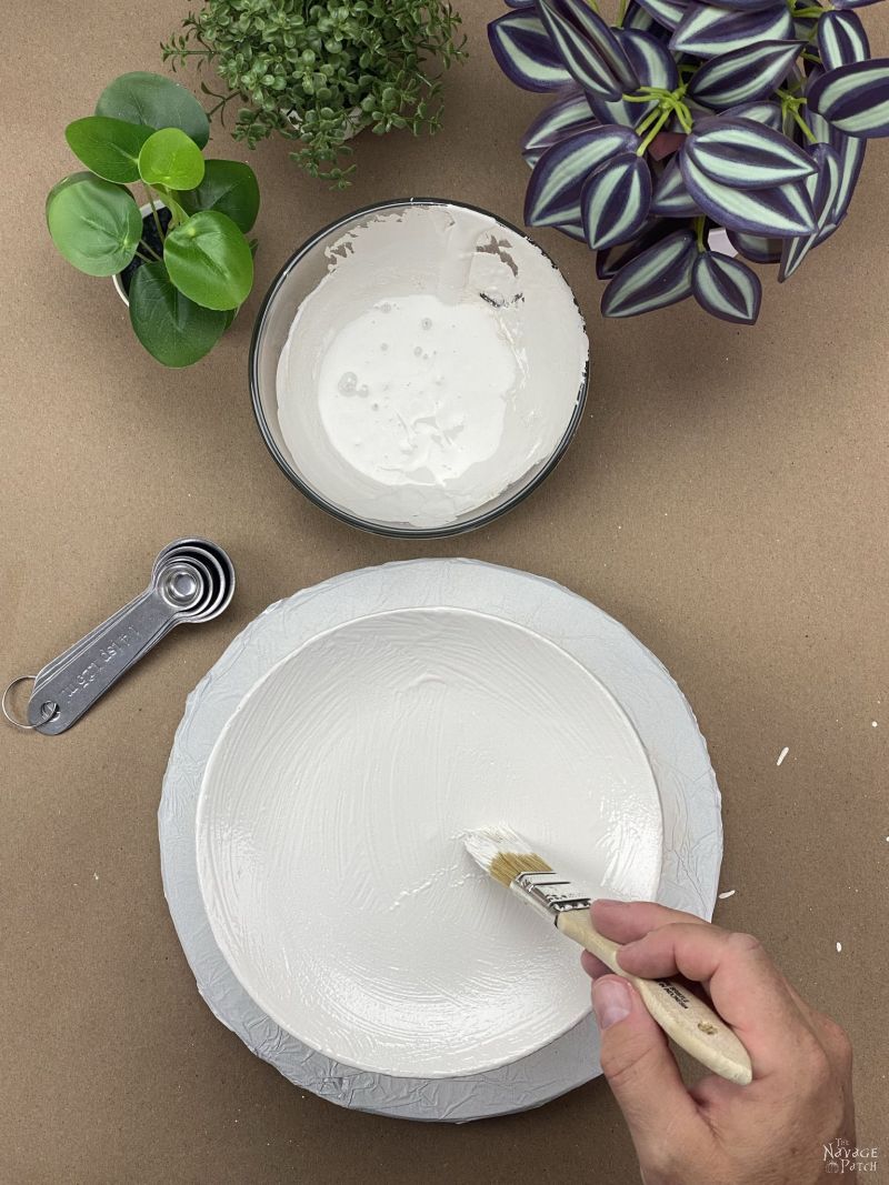 painting the top of a plate