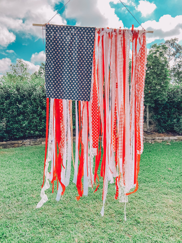 DIY American Ribbon Flag - Best DIY 4th of July Decorations - The NavagePatch.com