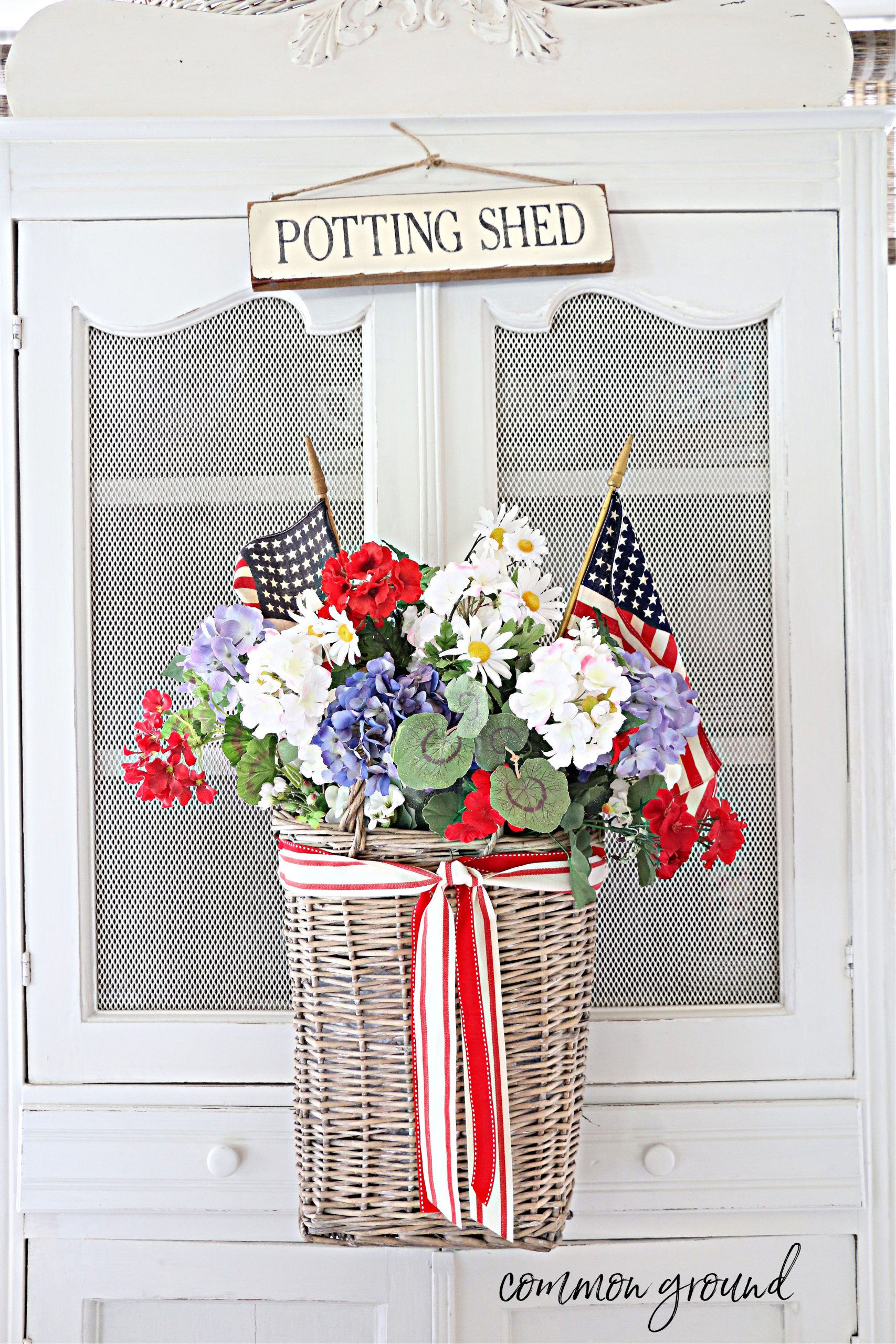 Easy Patriotic Flower Basket - Best DIY 4th of July Decorations - The NavagePatch.com