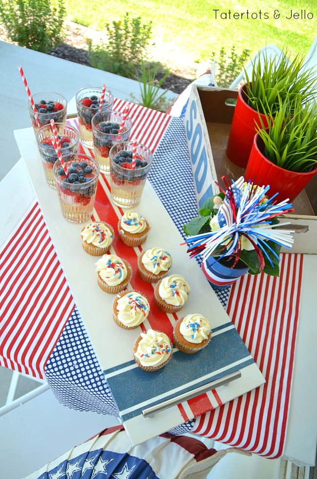 DIY Patriotic Wood Serving Tray - Best DIY 4th of July Decorations - The NavagePatch.com