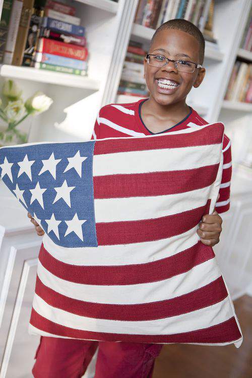 DIY Pottery Barn Inspired Old Glory Pillow - Best DIY 4th of July Decorations - The NavagePatch.com