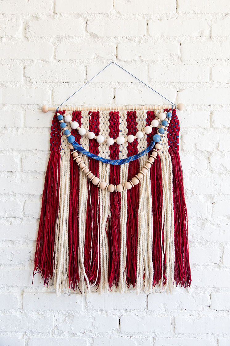 4th of July American Flag Weaving - Best DIY 4th of July Decorations - The NavagePatch.com