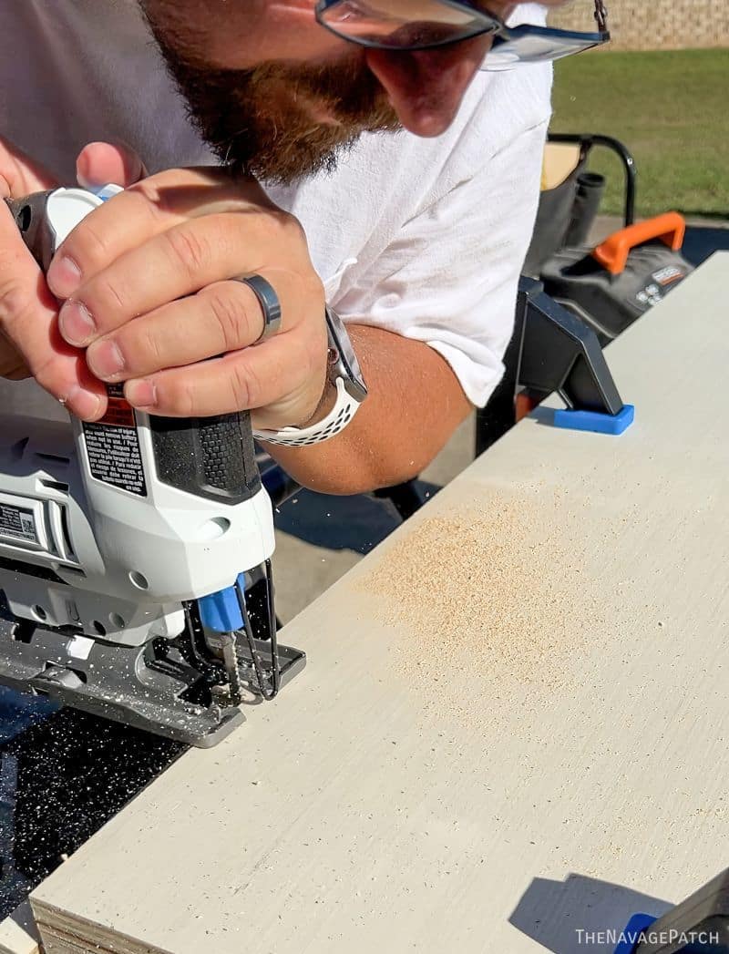 man using a jigsaw