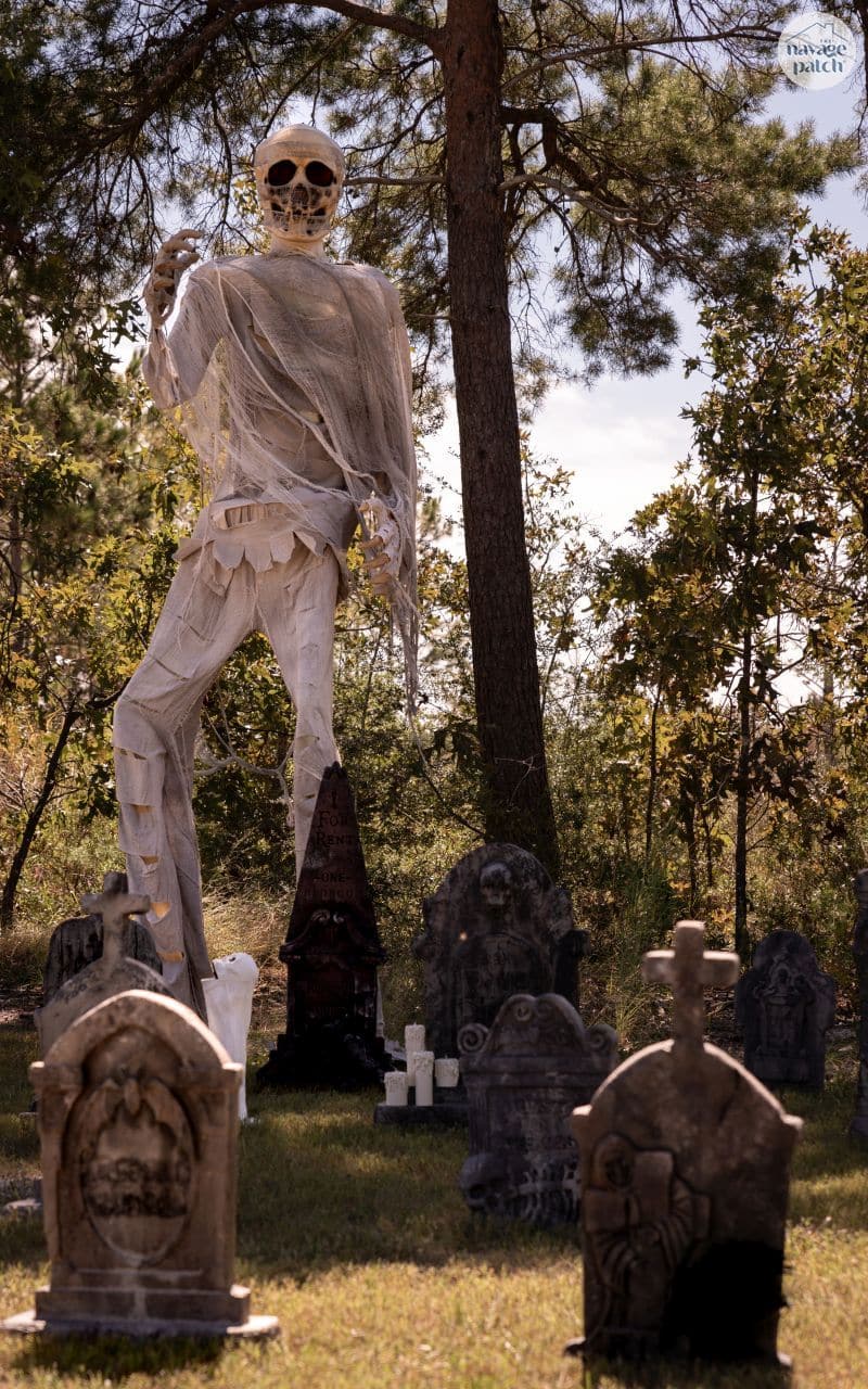 DIY Halloween Graveyard by TheNavagePatch.com