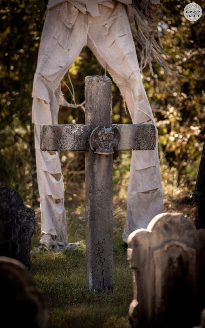 DIY Halloween Graveyard by TheNavagePatch.com