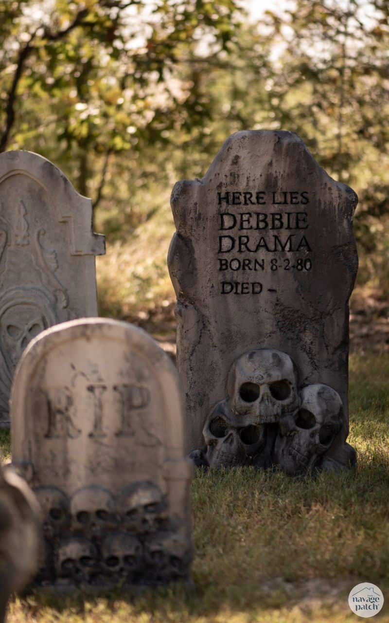 DIY Halloween Graveyard by TheNavagePatch.com