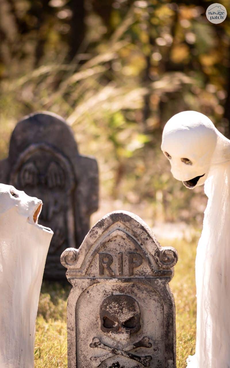 DIY Halloween Graveyard by TheNavagePatch.com