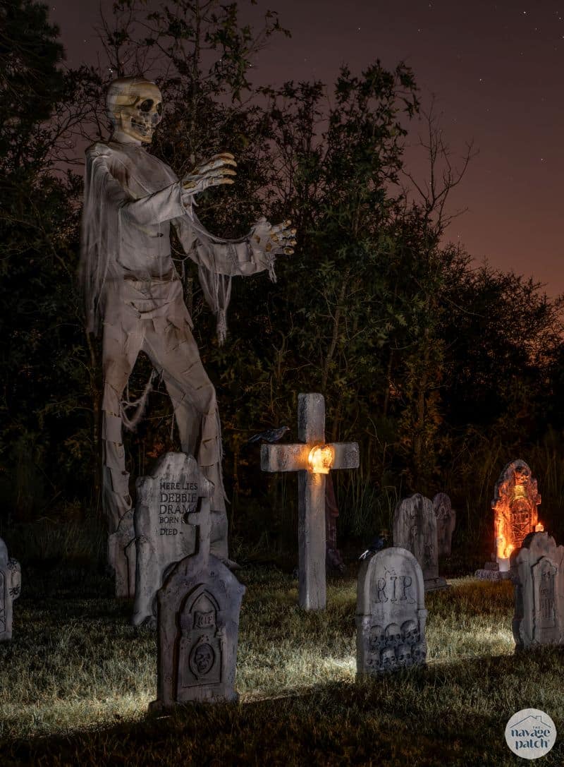 DIY Halloween Graveyard by TheNavagePatch.com