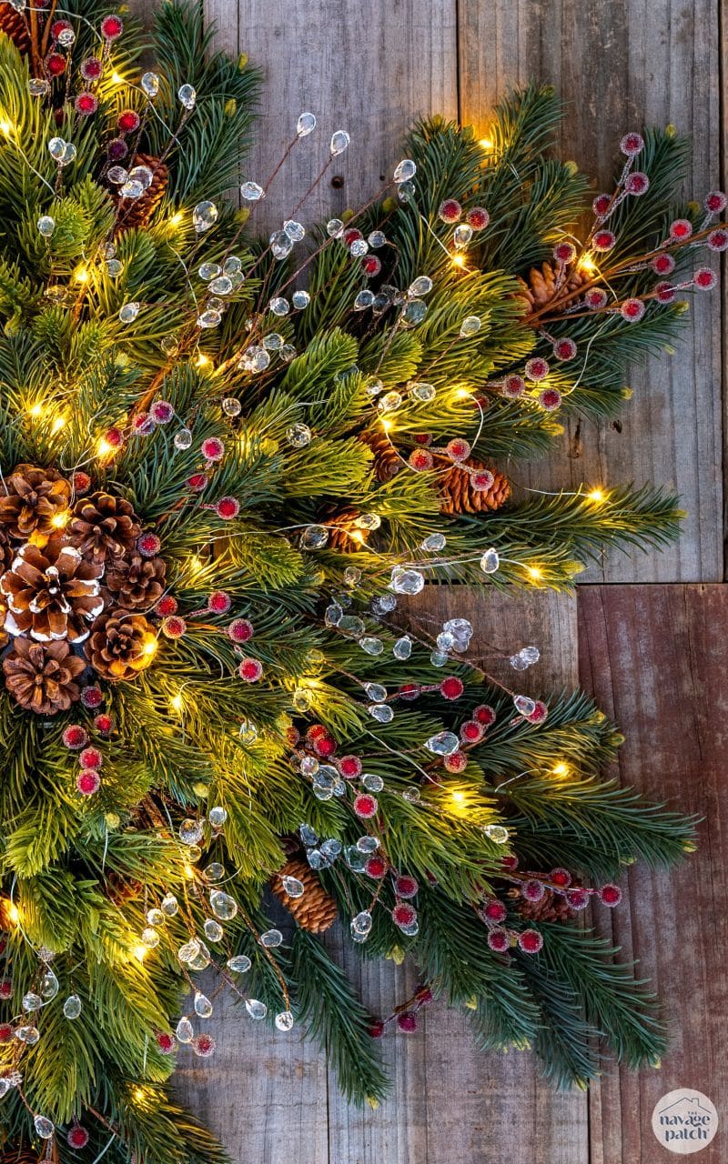DIY Snowflake Wreath by TheNavagePatch.com