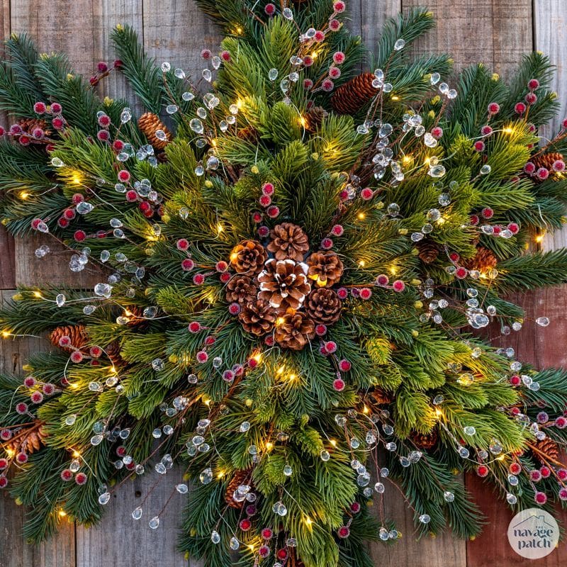 DIY Snowflake Wreath by TheNavagePatch.com