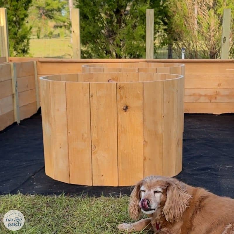How to Build a Round Raised Garden Bed by TheNavagePatch.com
