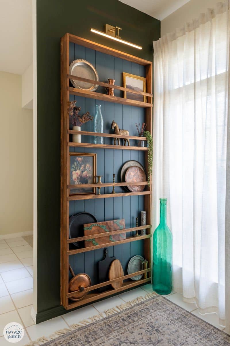 Stunning DIY Plate Rack by TheNavagePatch.com